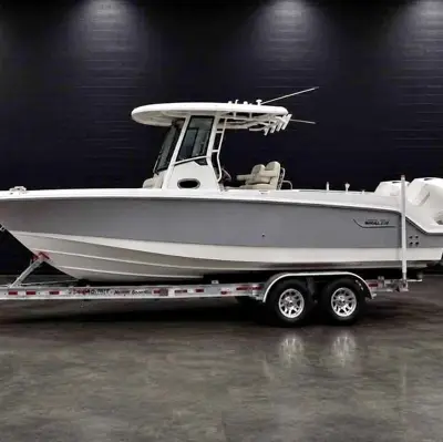 2022 Boston Whaler 250 Outrage Center Console
