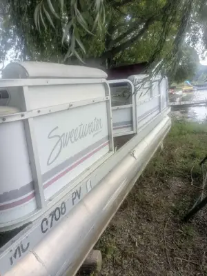 Pontoon boat Make reasonable offer