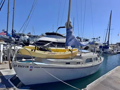 25' sailboat w/ oceanside slip