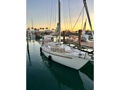 35' Hinterhoeller Yachts Niagara 35 Encore