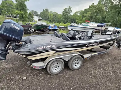 Boat Stratos 201 Pro XL 2003 good conditions, motor Evinrude 225 hp 2002 good running conditions