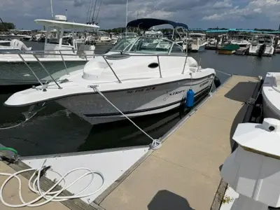 2000 Seaswirl Striper 2300