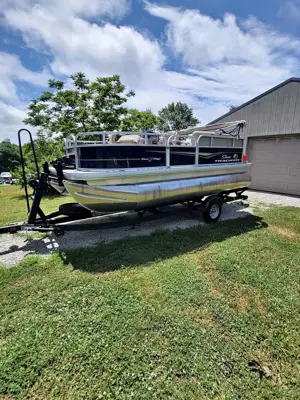 2024 Sun Tracker Bass Buggy 16 XL Select Pontoon Boat