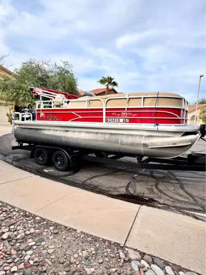 2016 Sun tracker Party barge DLX 20ft
