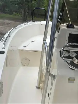 2001 Seahunt Triton 210
