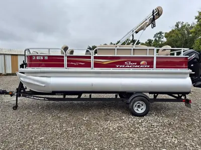 2025 Suntracker 18 Bass Buggy DLX