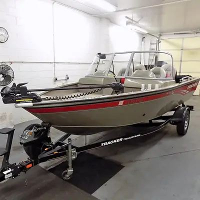 2009 Tracker Pro Guide V16 30th Anniversary V-Hull Boat