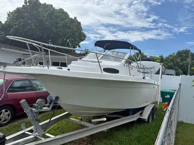 Wellcraft Walkaround Boat with Twin Johnson 150 Engines 24 ft