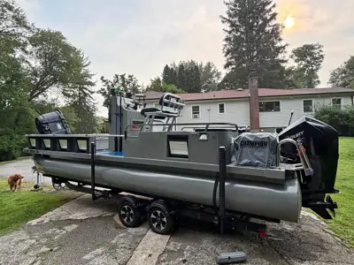 Pontoon Bowfishing’s boat