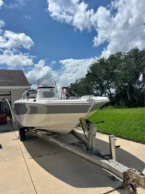 2021 NauticStar 211 hybrid