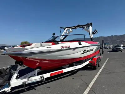 2018 Supreme S238 Wakesurf Boat