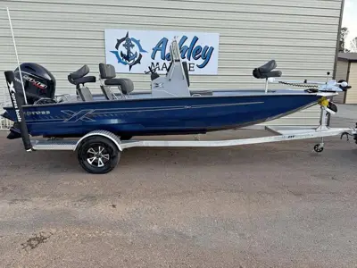 2027 Xpress Hyper-Lift Bay Series H20 BAY-LOADED