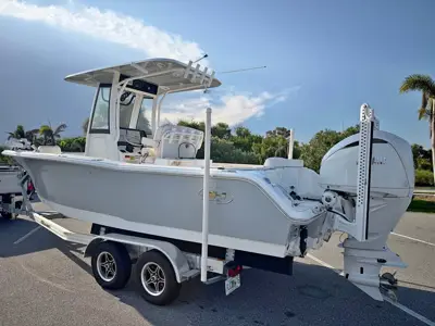 2024 Sea Hunt Ultra 239SE *3 Hours*