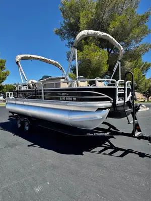 2018 Sun tracker 20 DLX Fishing Barge