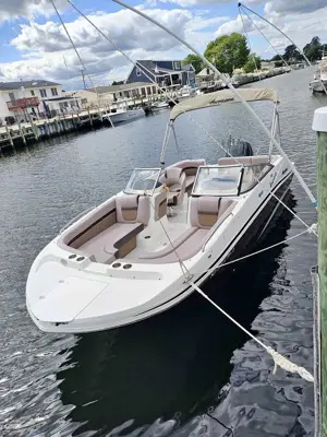 2018 Hurricane Sundeck SD217