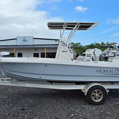 2022 Robalo 206 Cayman