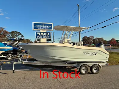 2026 Robalo R200