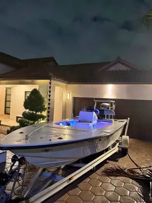 1995 Hewes light tackle 20’ 2022 suzuki 150 (100 hours)