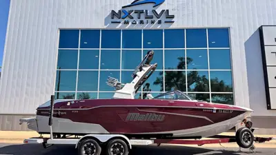 2019 Malibu 25 LSV