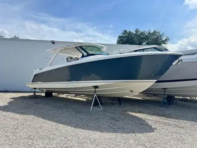 2025 Tiara 38LS