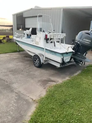 Shallow sport boat