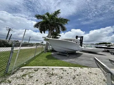 2023 Robalo 302 cc