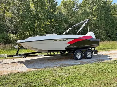 2923 StarCraft deck boat w/ 150 Honda outboard