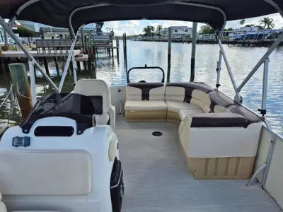 2022 Lexington 320 Pontoon