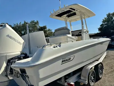 2020 BOSTON WHALER DANTLESS 270