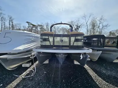 2025 Godfrey Aquapatio 235 SBC