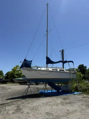 25' Sailboat. 1988 Catalina Swing Keel