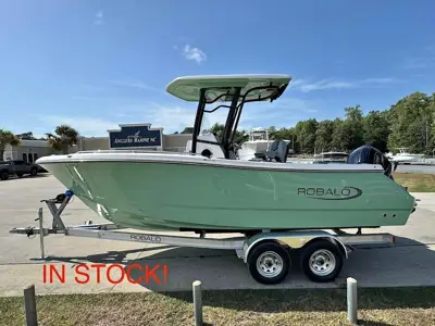 2027 Robalo 230