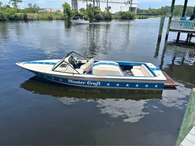 1985 Master Craft Stars and Stripes boat