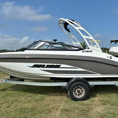 2023 Yamaha Boats AR195