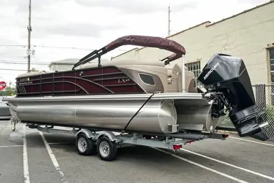 2022 Bennington LX 23