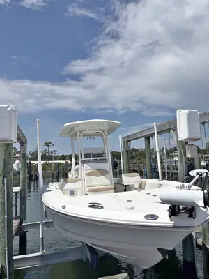 2018 ROBALO 246 cayman