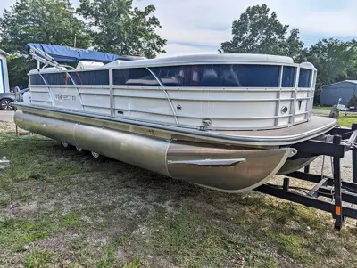 2023 Trifecta 24' C Series RF (White & Blue) With Mercury 250 Ou