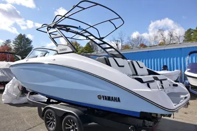 2026 Yamaha Jet boat dual motor 252sd 12 person capacity