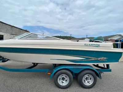 Boat and trailer Glastron open bow 1999