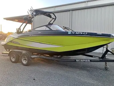 2014 Scarab 215
