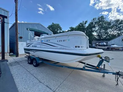 2007 Hurricane Fun Deck Boat