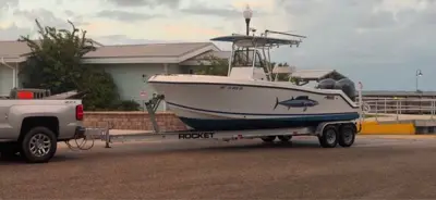 1999 Mako 252