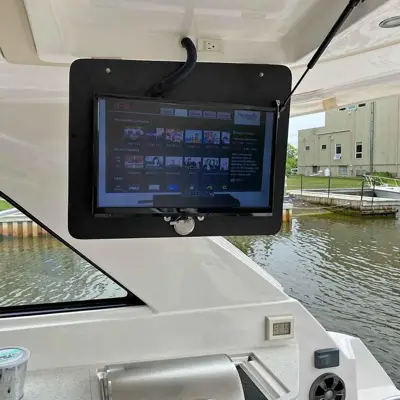 2017 Regal 35 Sport Coupe - Low 300 Hrs, Immaculate, Maintenance Records