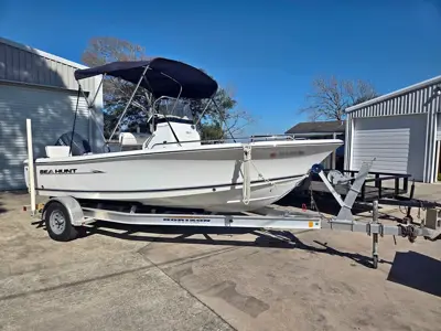 2012 SeaHunt Triton 177 with Yamaha f90 – only 62 hours.