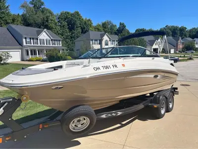 2015 Sea Ray Sundeck 220