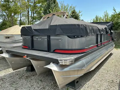 2023 Apex Marine QWEST M22