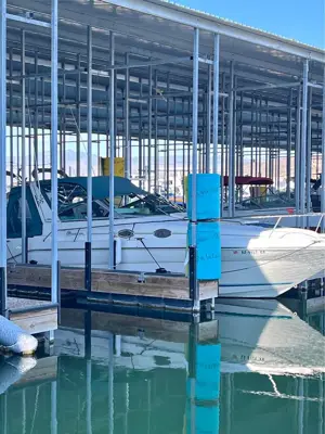 30' Covered slip @ lake pleasant marina with a 290 Sundancer searay