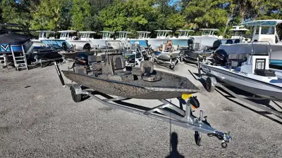 2027 Xpress H20B Bay Boat