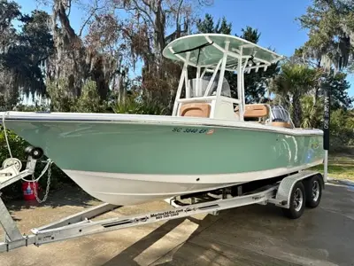 2024 Sea Hunt Ultra 219