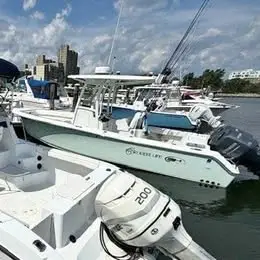 2000 Seaswirl Striper 2300